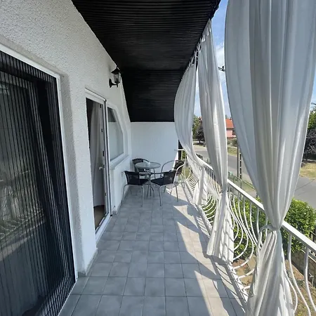 Agi Apartmanhaz Апартаменты Балатонлелле