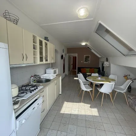 Agi Apartmanhaz * Балатонлелле